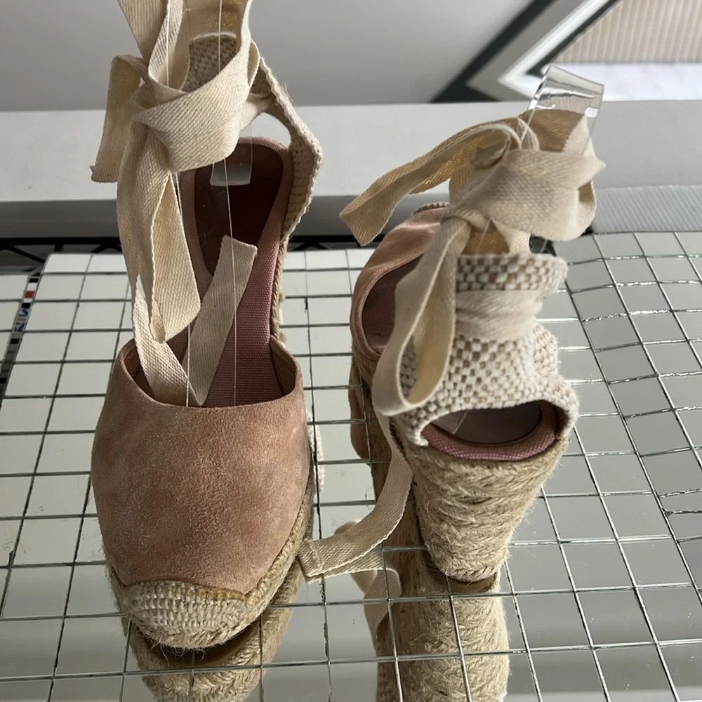 Andre Assous Sz 39 Wedge Espadrille Suede Jute Wrap Around Sandal